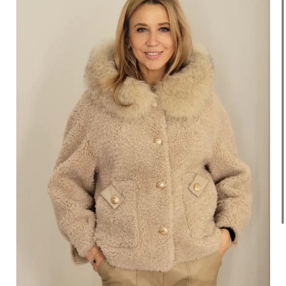 Daniella erin XS Women’s Shearling Fox Fur Hooded Jacket with Gold Button Detail